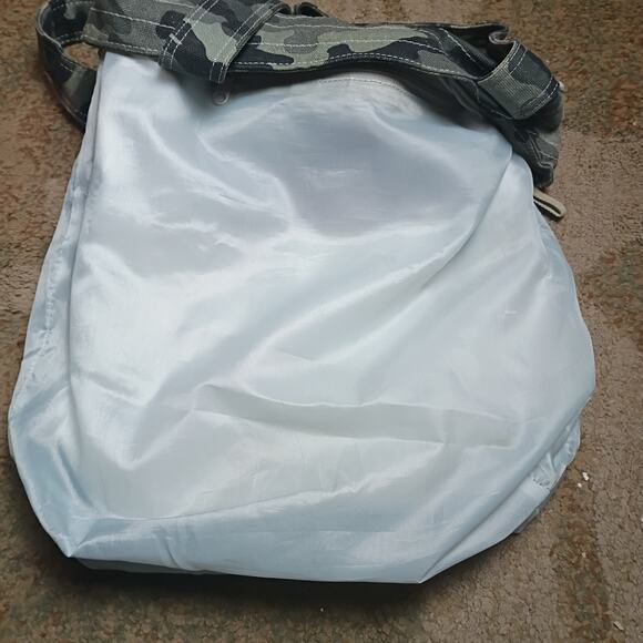 Canvas Green/ Green Camo Accent Multi-pocket Lined Cotton Tote Bag - Picture 7 of 8